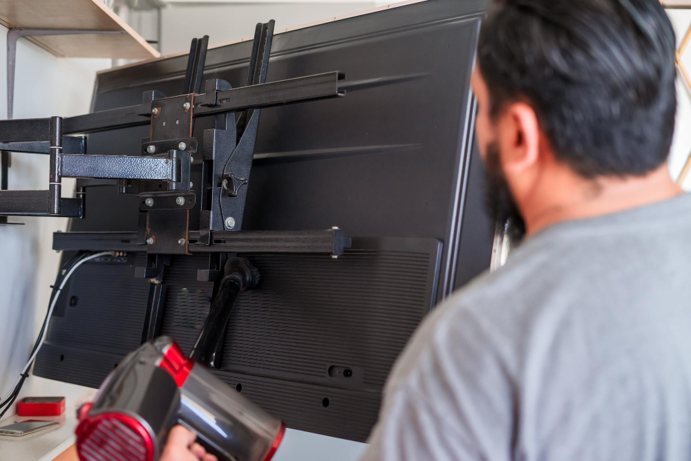 TV antenna repairs and upgrades for older television systems